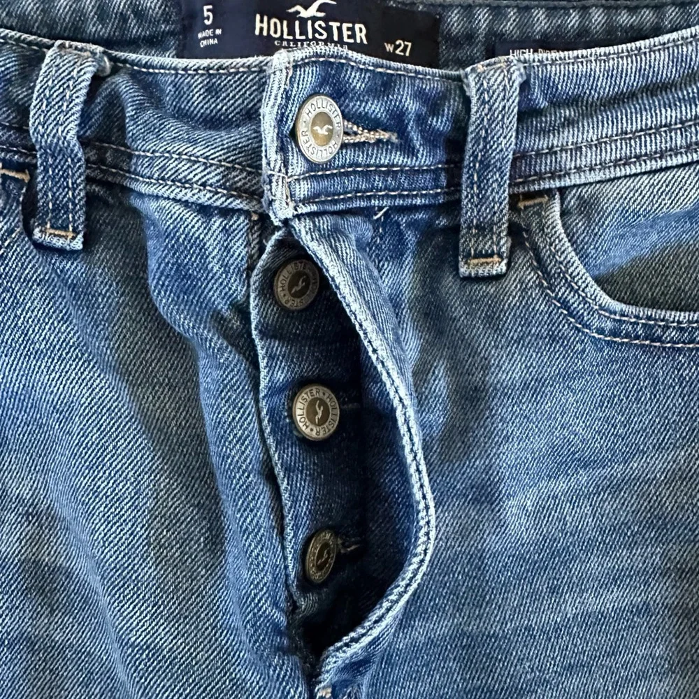 Hollister High Rise Mom Denim Distressed Jean Shorts Jr Sz 5 27